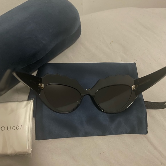 Gucci GG0781S 003 CRYSTALS CAT-EYE FRAME Sunglasses - Picture 15 of 17